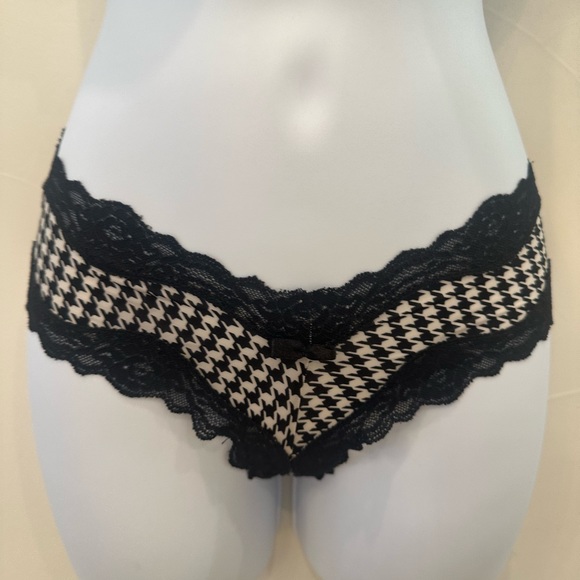 Victoria Secret Houndstooth Bra & Panty Set 32c / XS - Picture 5 of 9